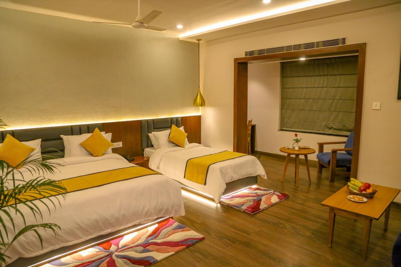 Four Leaf Hotel - Sapphire Blue, Varanasi Exterior photo