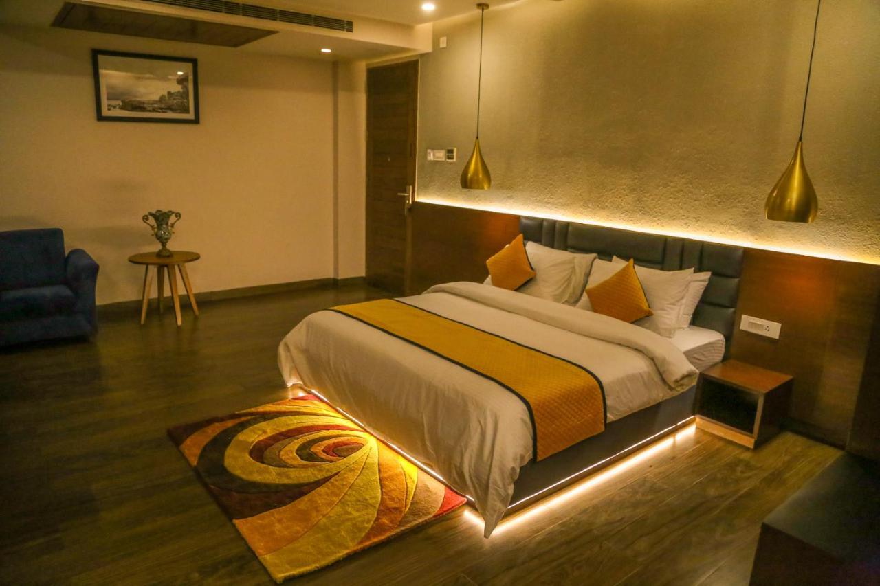 Four Leaf Hotel - Sapphire Blue, Varanasi Exterior photo