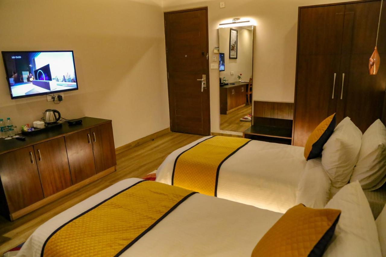 Four Leaf Hotel - Sapphire Blue, Varanasi Exterior photo
