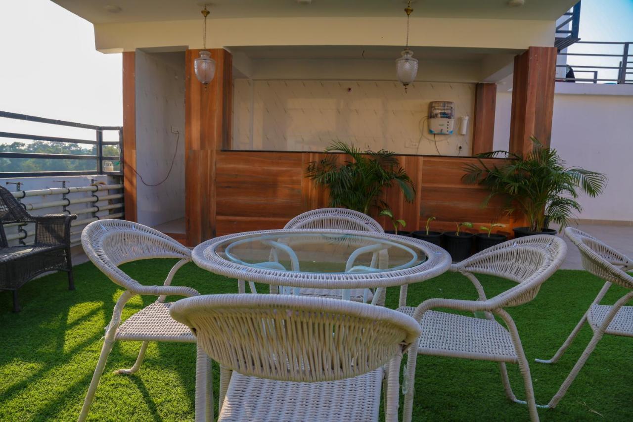 Four Leaf Hotel - Sapphire Blue, Varanasi Exterior photo