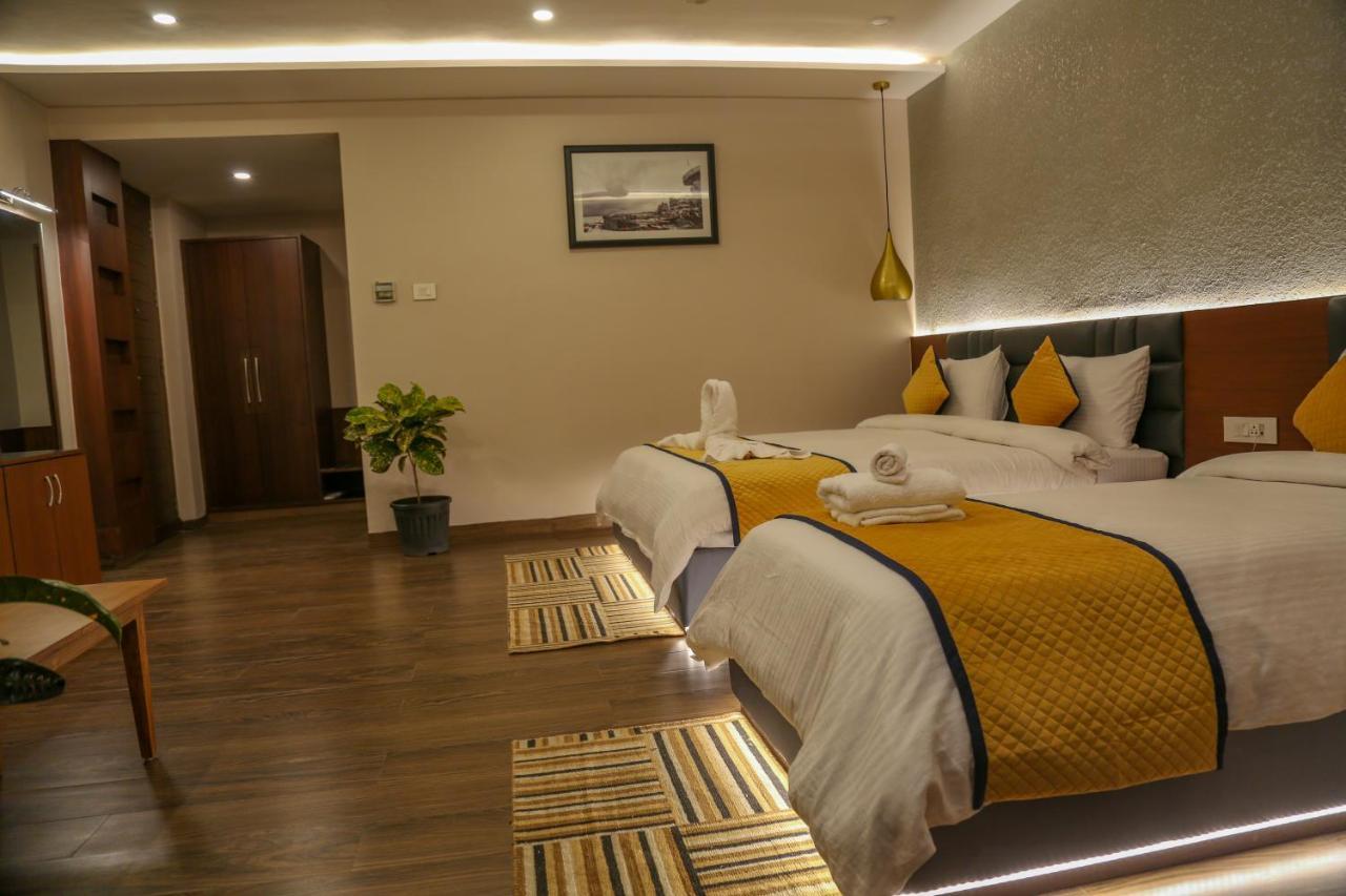 Four Leaf Hotel - Sapphire Blue, Varanasi Exterior photo