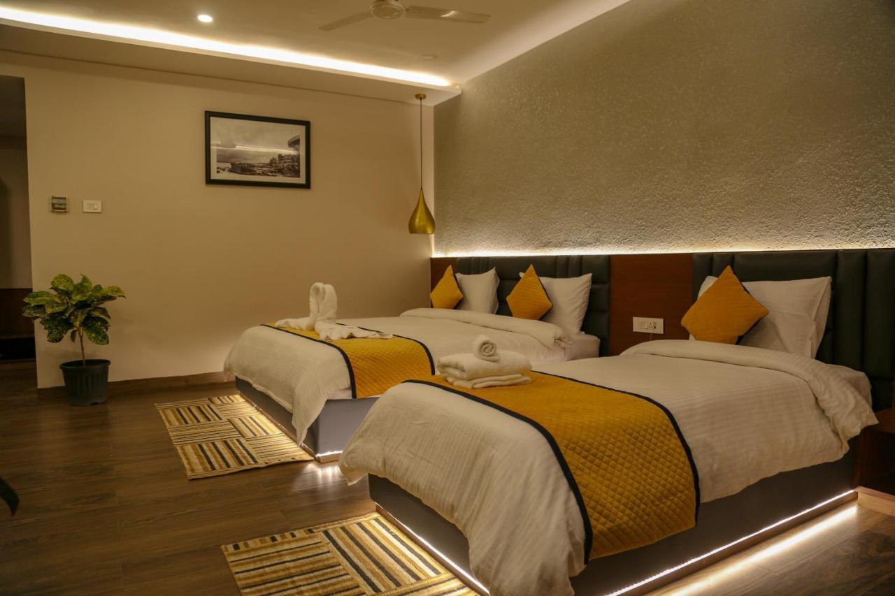Four Leaf Hotel - Sapphire Blue, Varanasi Exterior photo