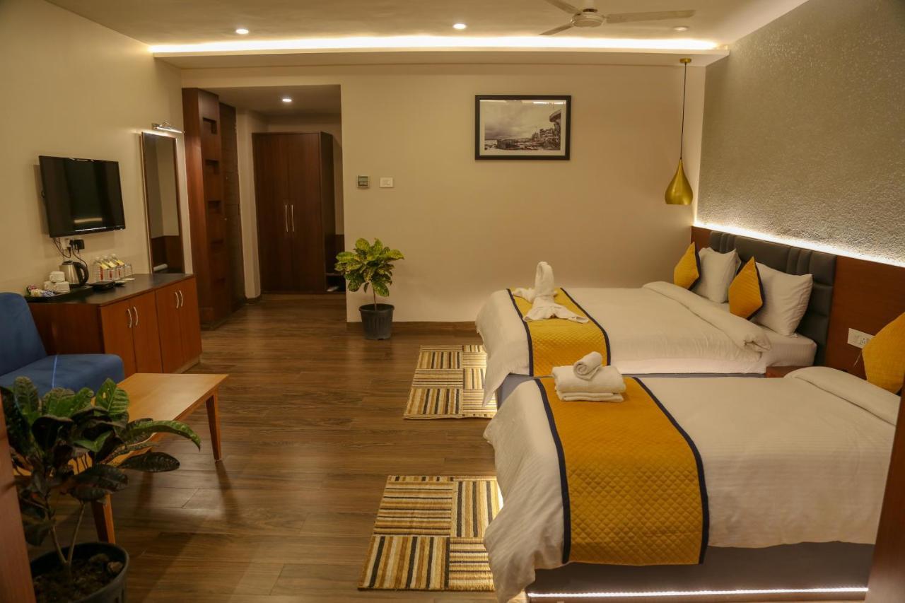 Four Leaf Hotel - Sapphire Blue, Varanasi Exterior photo