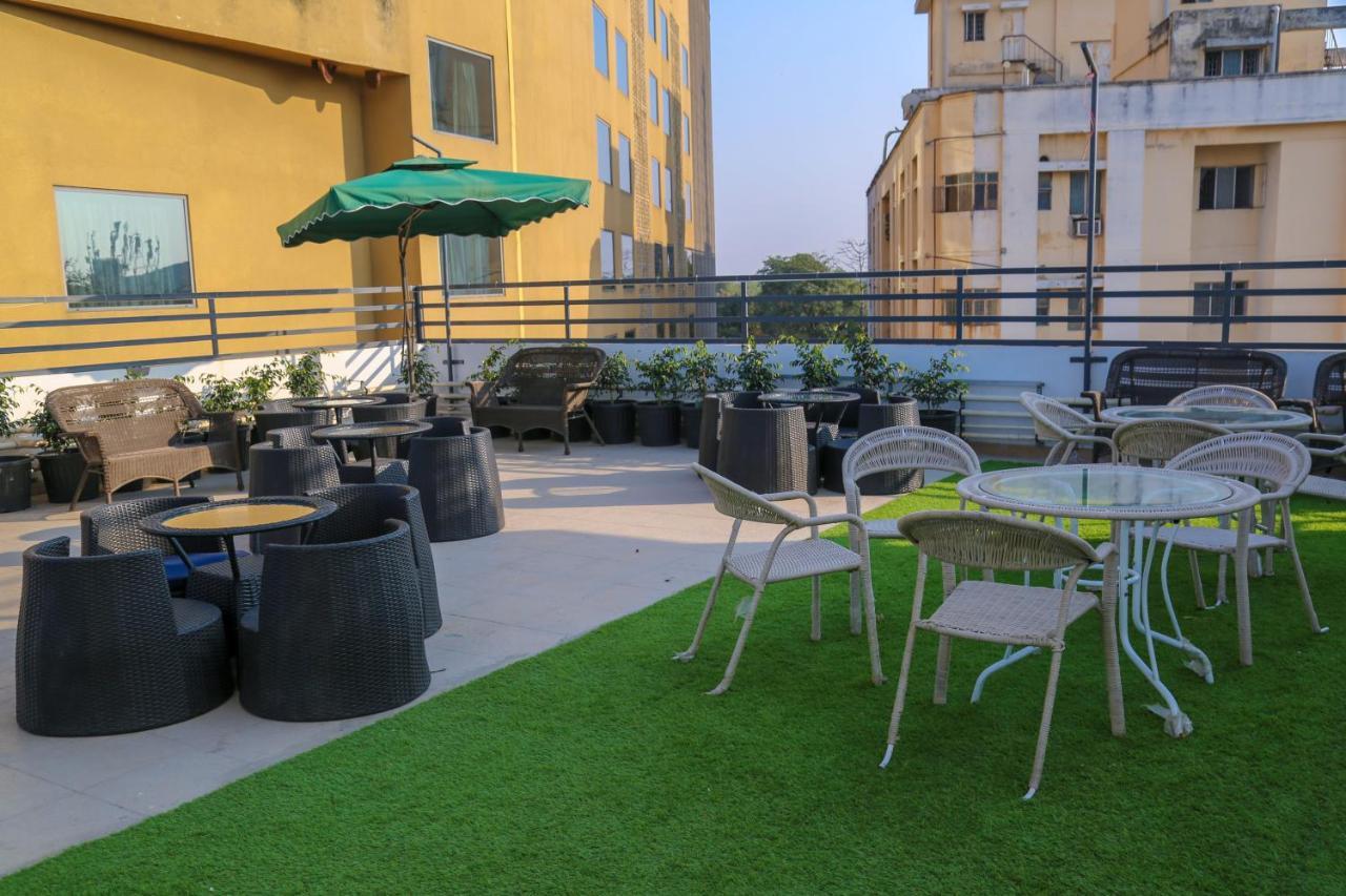 Four Leaf Hotel - Sapphire Blue, Varanasi Exterior photo
